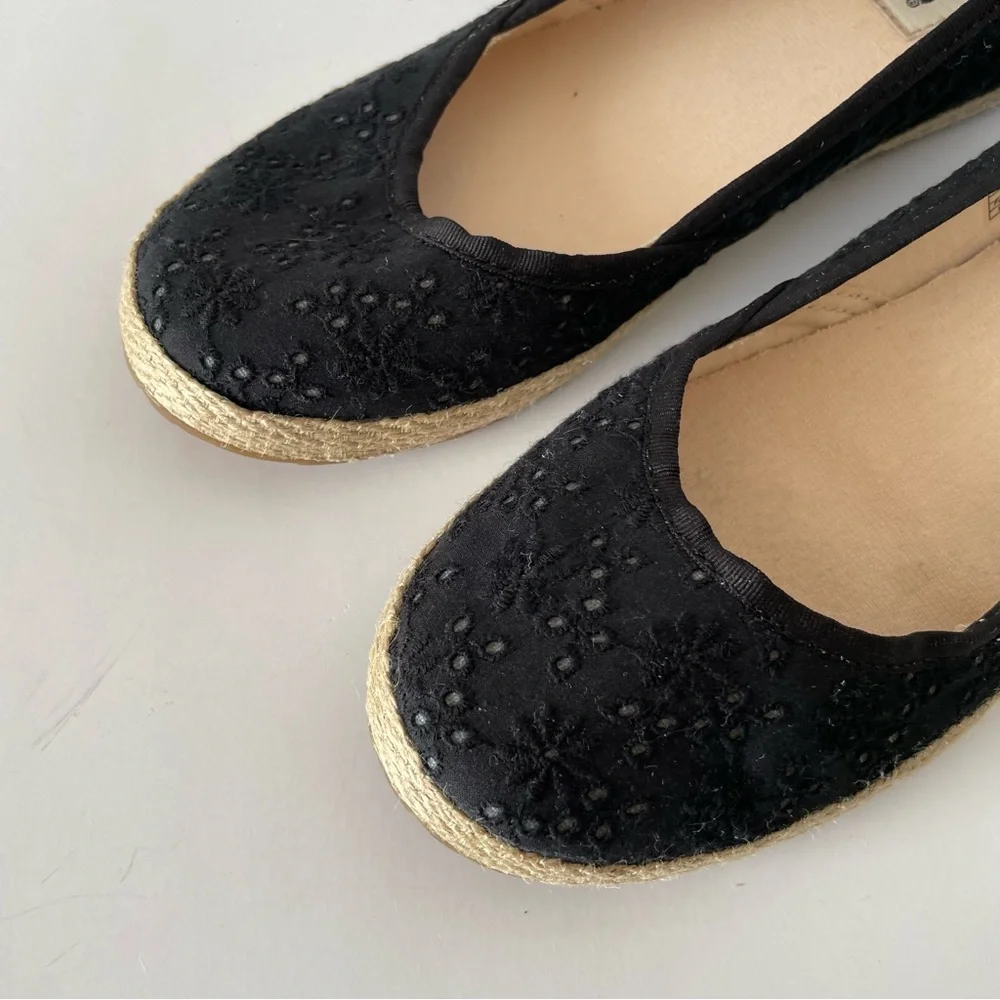 UGG Tassey Eyelet Black Flats Size 4US